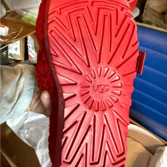 UGG Red Fluffita Slide Sandals  W 8 NIB HTF - Picture 9 of 9
